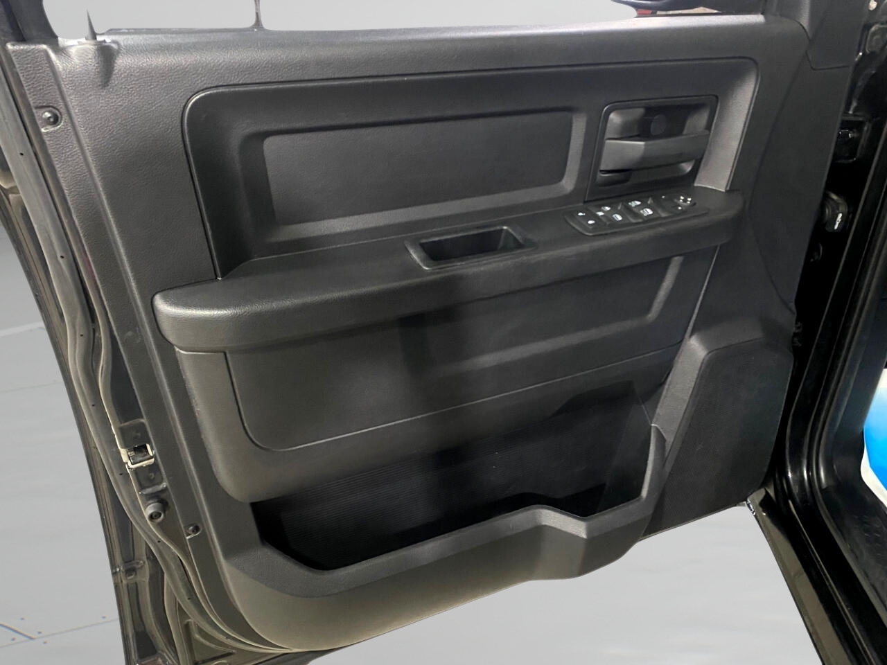 RAM 1500 Express 4x4 Crew Cab 5'7" Box 2016