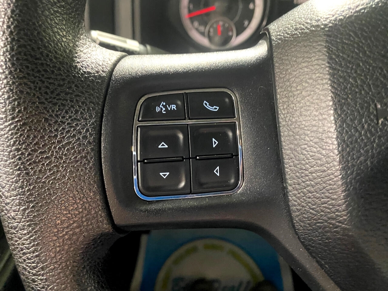 RAM 1500 Express 4x4 Crew Cab 5'7" Box 2016