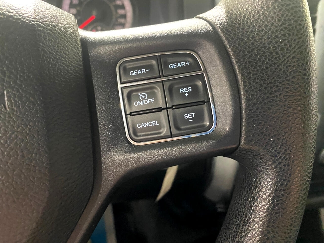 RAM 1500 Express 4x4 Crew Cab 5'7" Box 2016