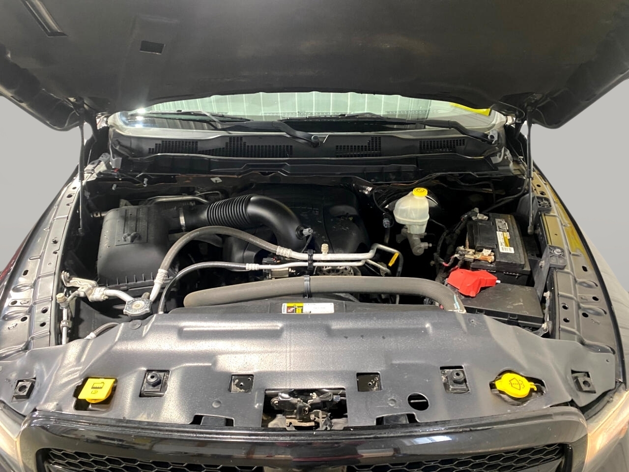 RAM 1500 Express 4x4 Crew Cab 5'7" Box 2016