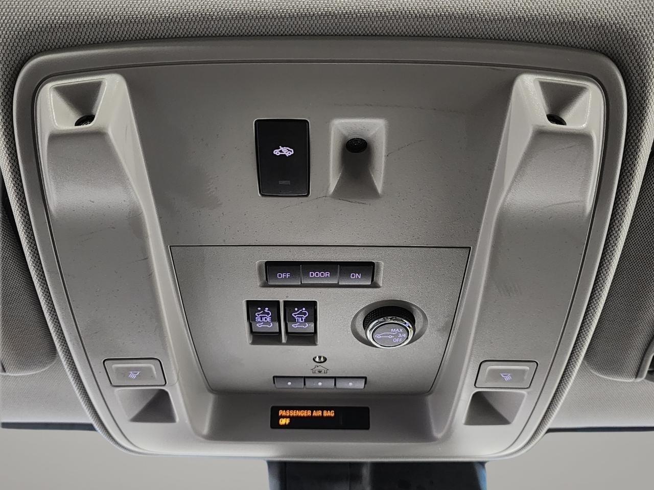 GMC Yukon XL Denali 4WD 2019