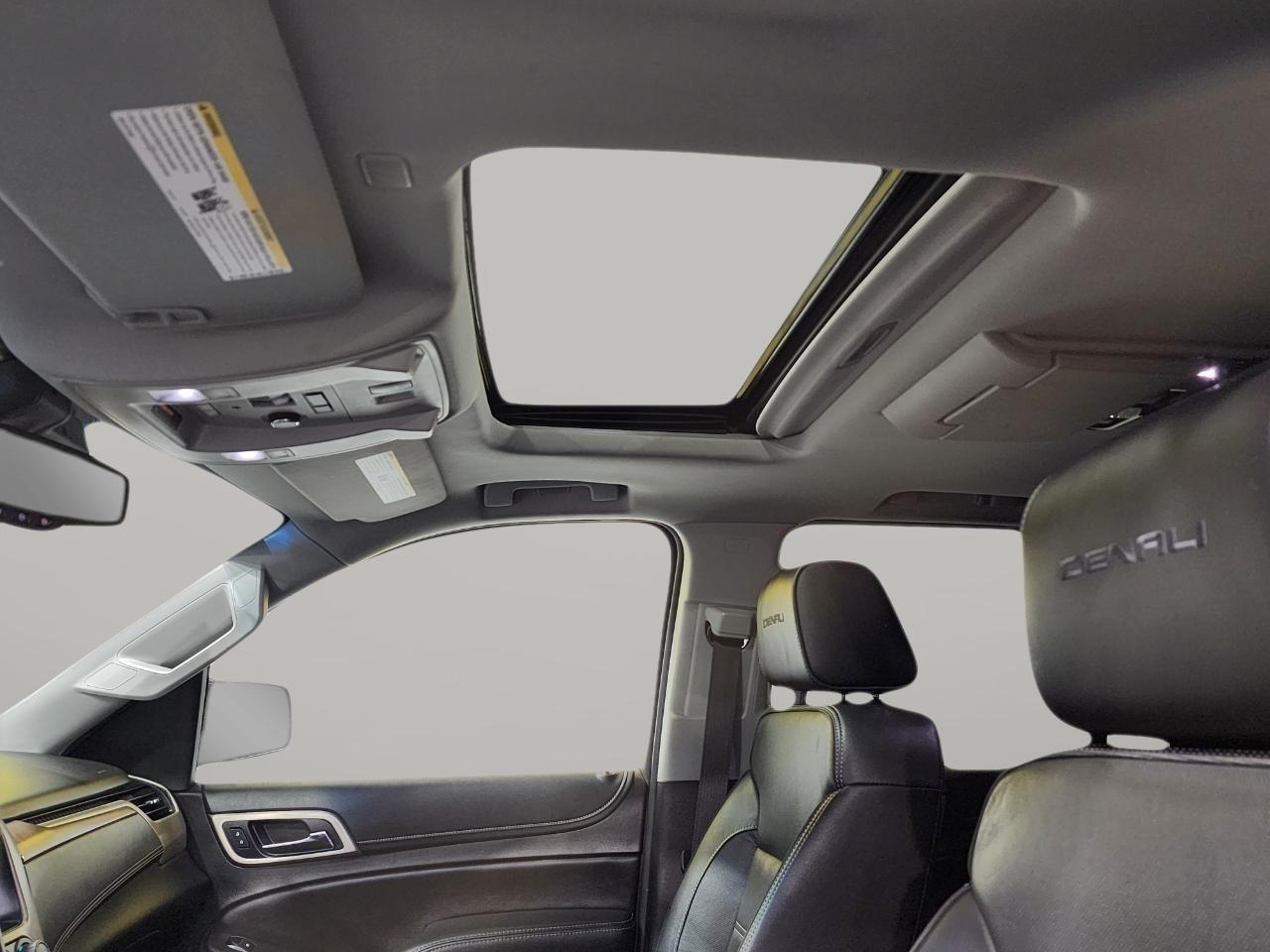 GMC Yukon XL Denali 4WD 2019