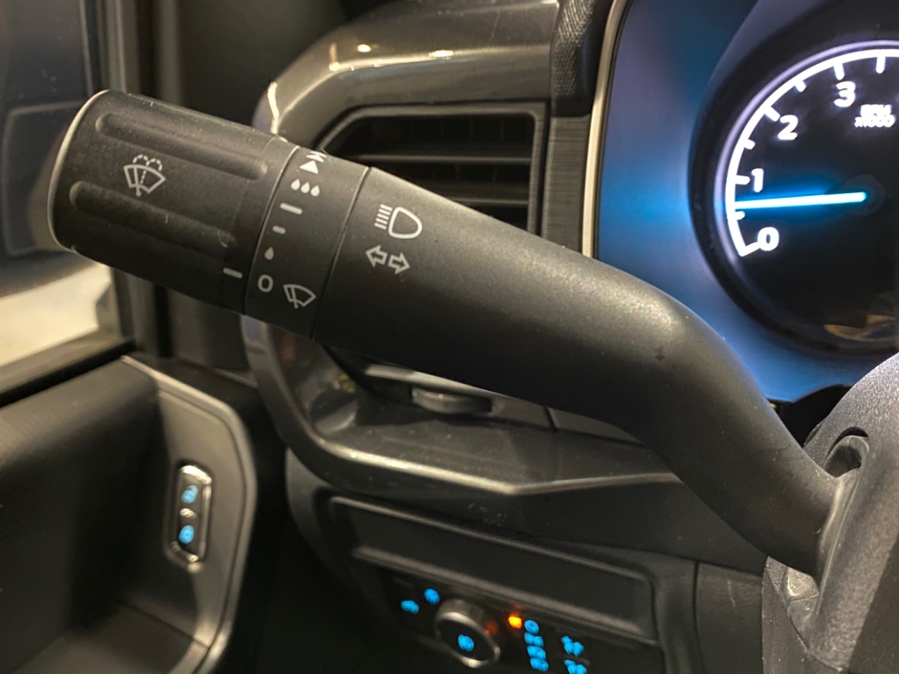 Ford F-150 XL SuperCrew 5.5-ft. Bed 4WD 2021