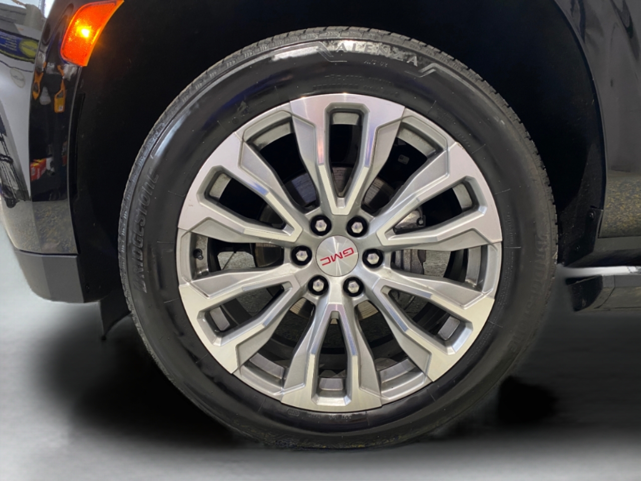 GMC Yukon XL Denali 4WD 2022