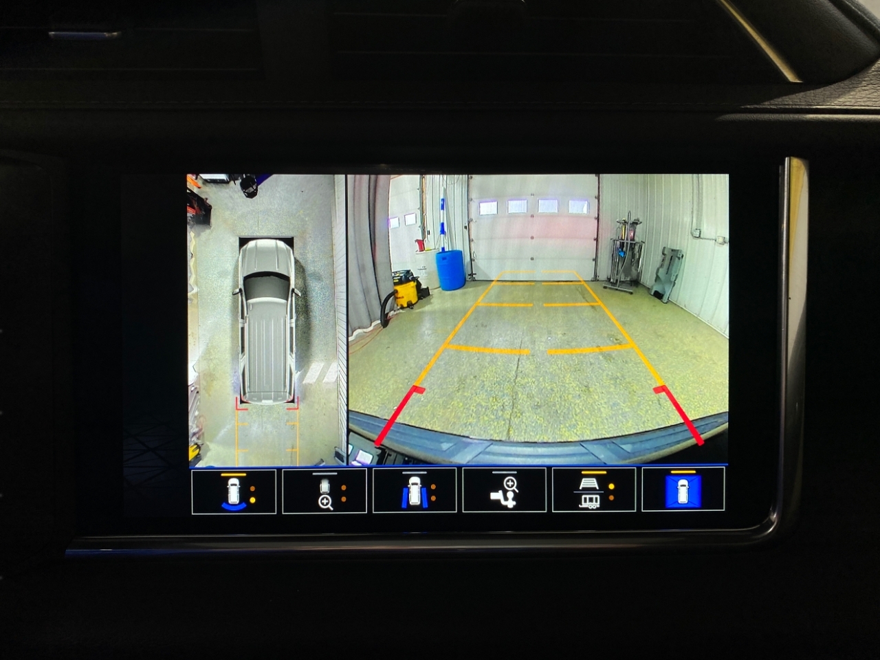 GMC Yukon XL Denali 4WD 2022