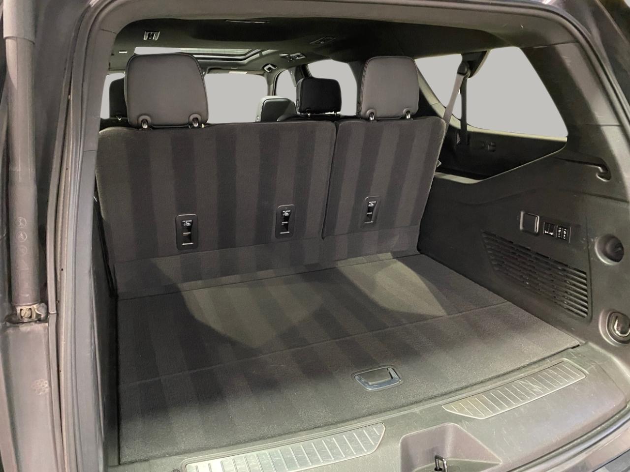 GMC Yukon XL Denali 4WD 2022