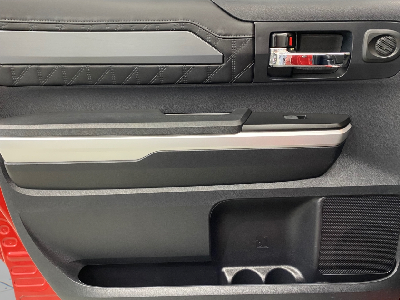 Toyota Tundra Platinum CrewMax 5.7L 4WD 2015