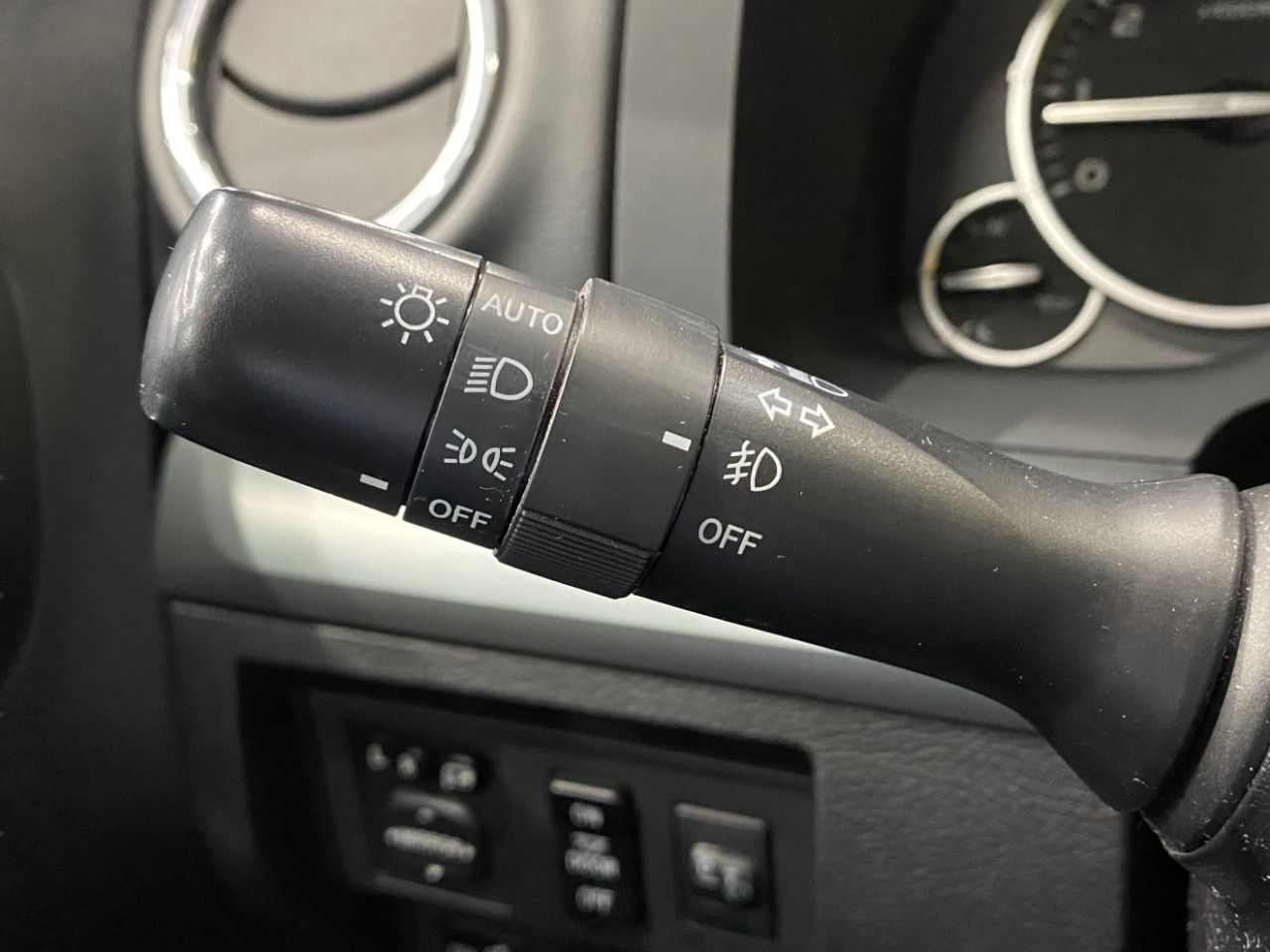 Toyota Tundra Platinum CrewMax 5.7L 4WD 2015