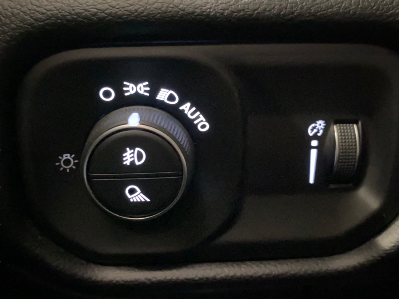 RAM 1500 Big Horn Crew Cab SWB 4WD 2020