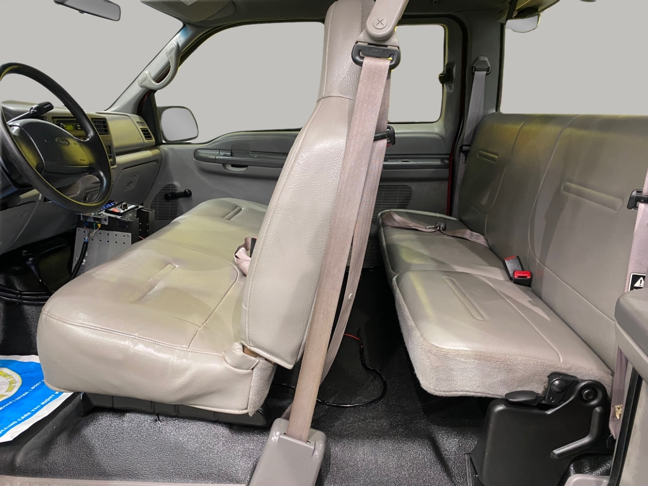 Ford F-350 SD XL SuperCab Short Bed 4WD 2000