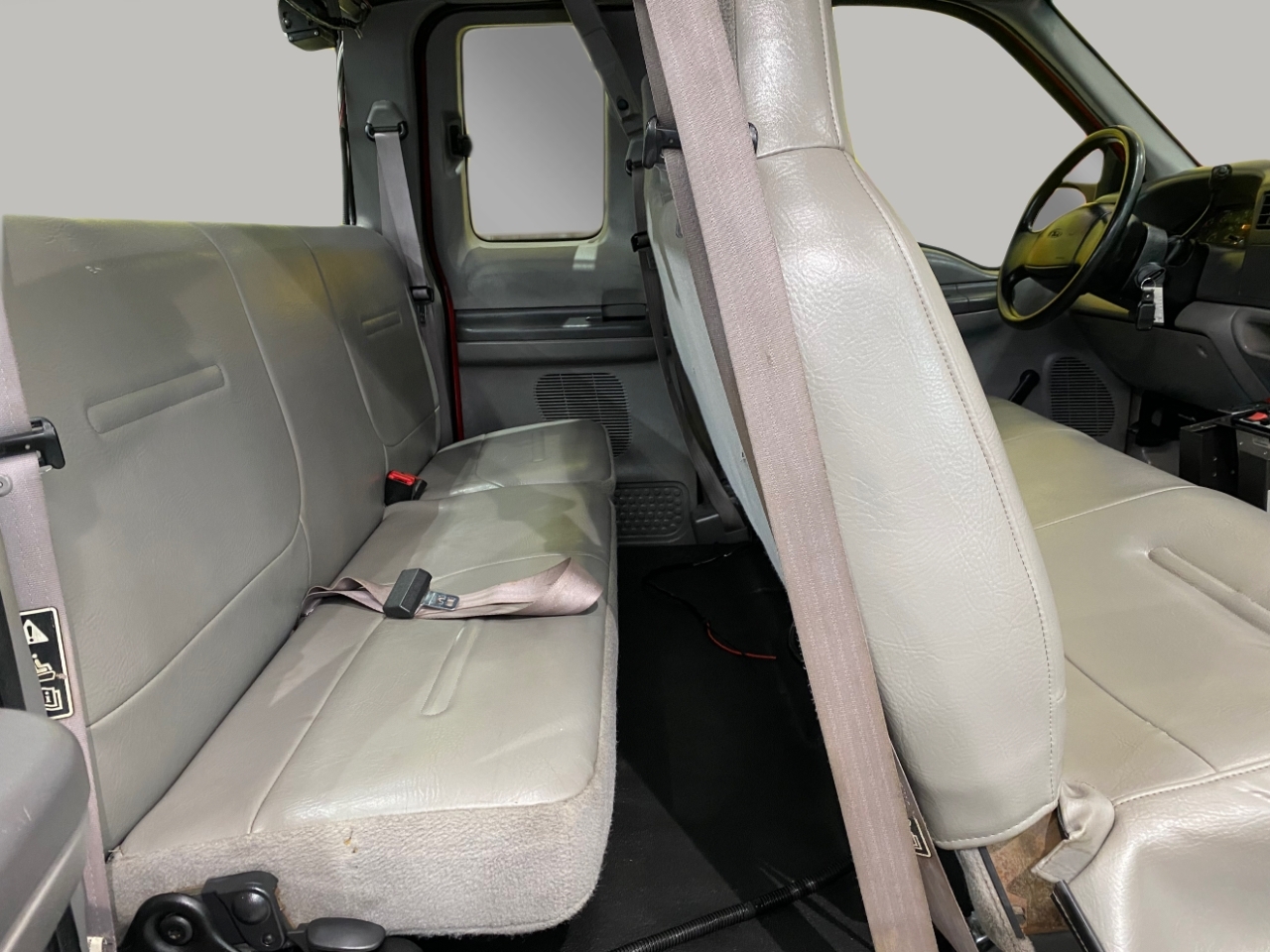 Ford F-350 SD XL SuperCab Short Bed 4WD 2000