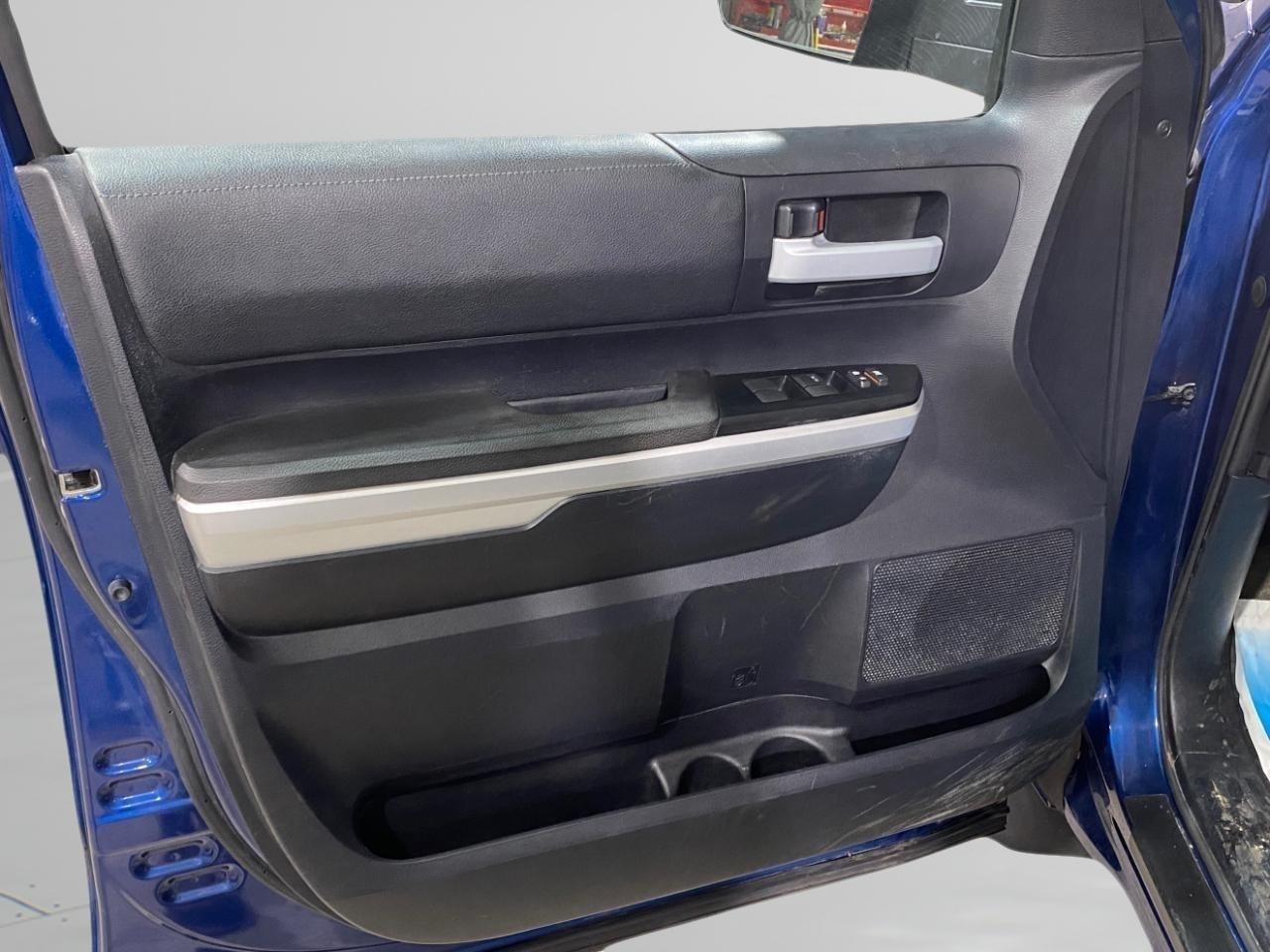 Toyota Tundra SR5 4.6L V8 Double Cab 4WD 2014