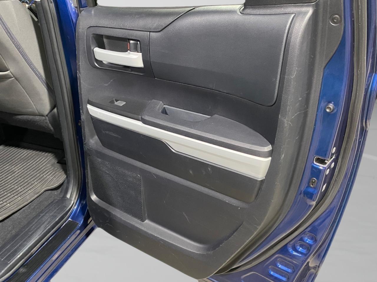 Toyota Tundra SR5 4.6L V8 Double Cab 4WD 2014