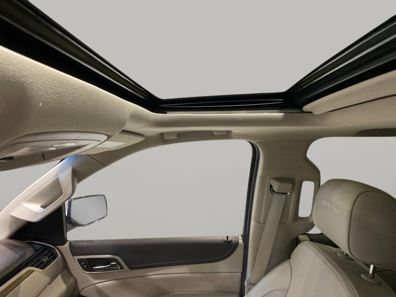 GMC Yukon Denali 4WD 2019