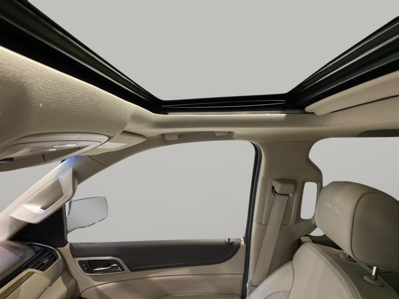 GMC Yukon Denali 4WD 2019