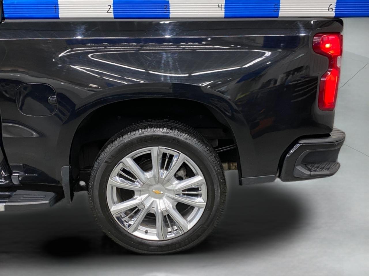 Chevrolet Silverado 1500 High Country Crew Cab 4WD 2023