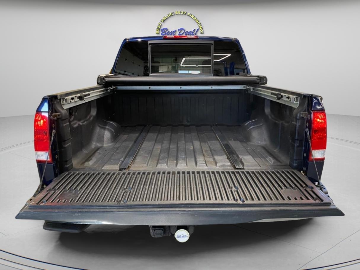 Nissan Titan SV Crew Cab 4WD 2012