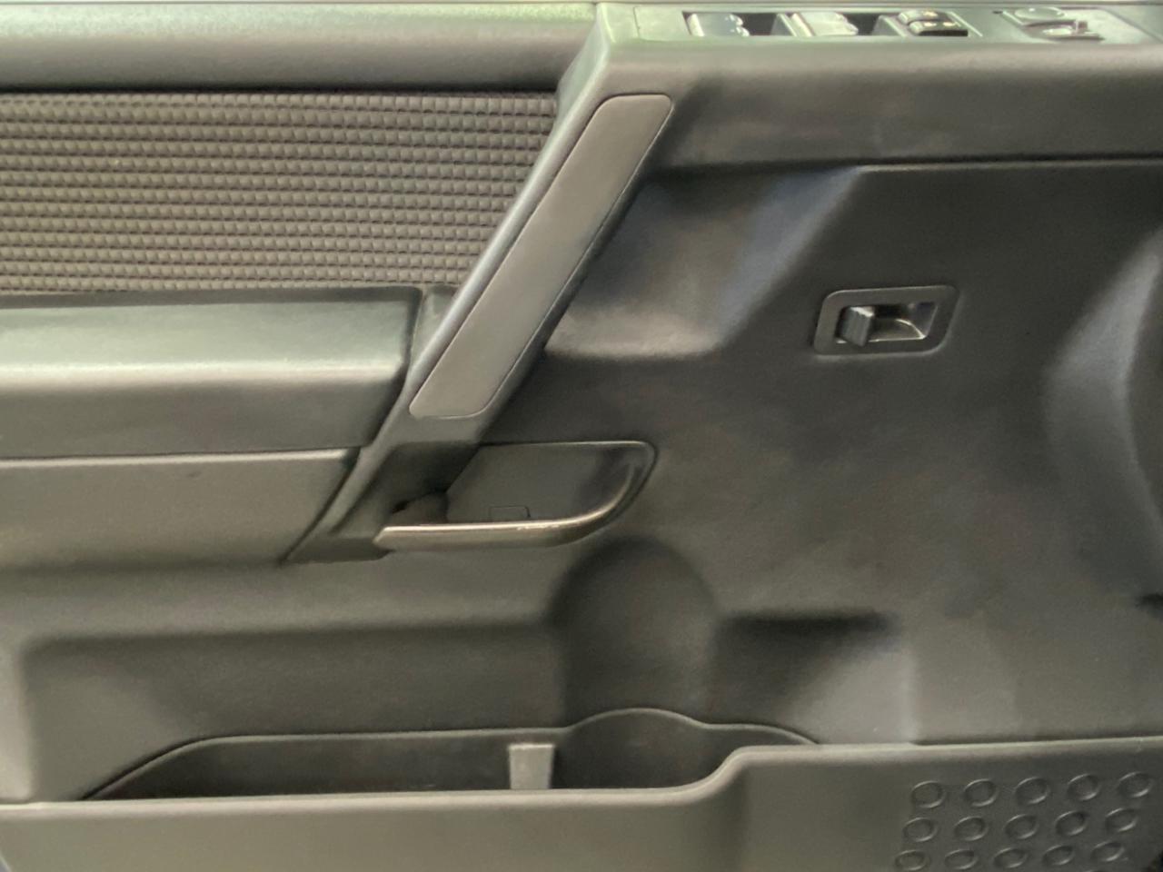 Nissan Titan SV Crew Cab 4WD 2012