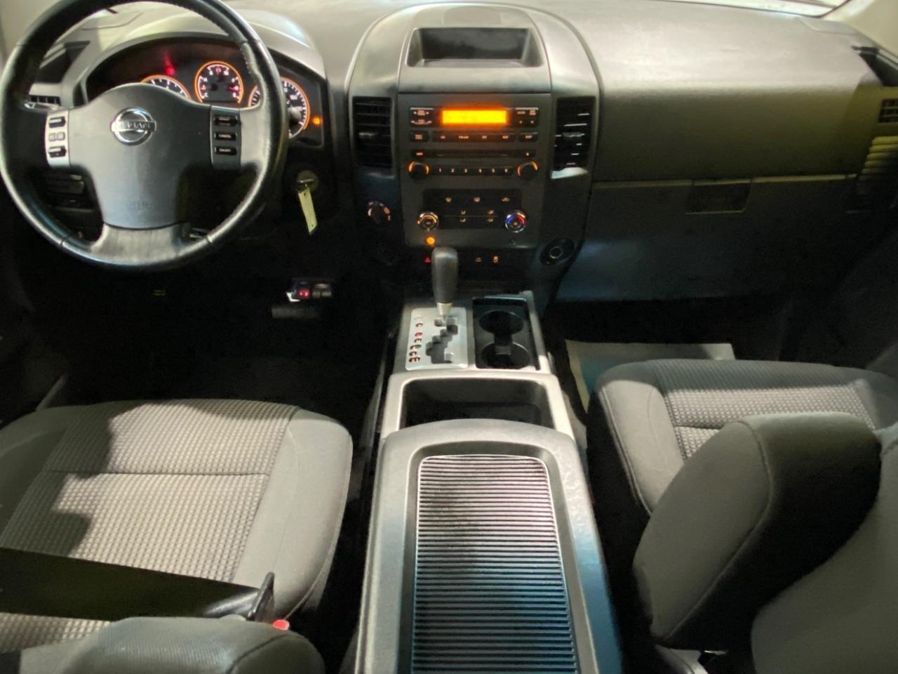 Nissan Titan SV Crew Cab 4WD 2012