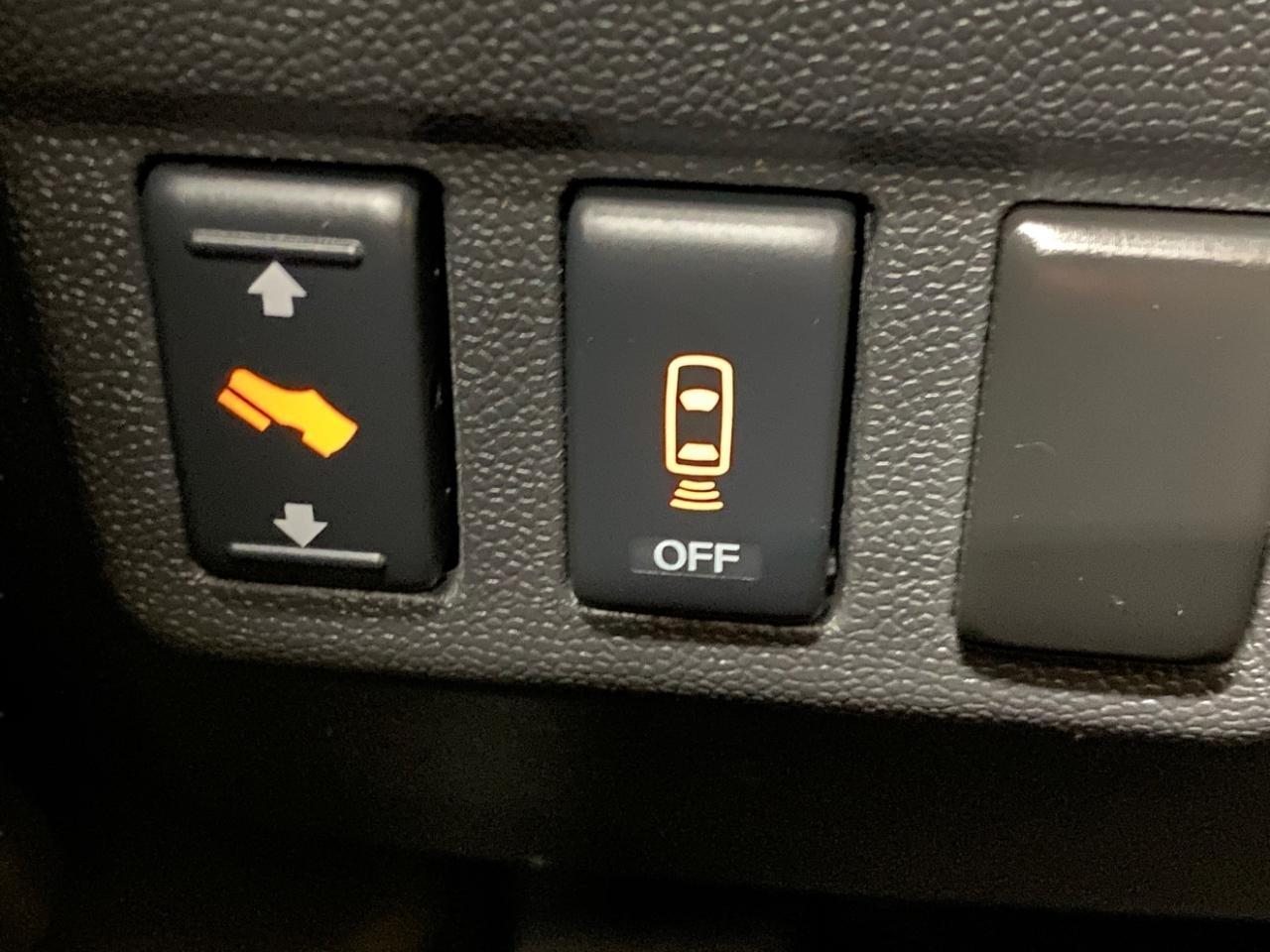 Nissan Titan SV Crew Cab 4WD 2012