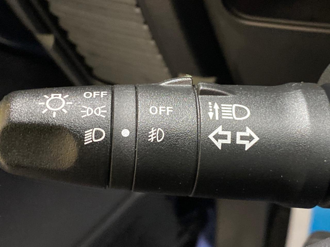 Nissan Titan SV Crew Cab 4WD 2012