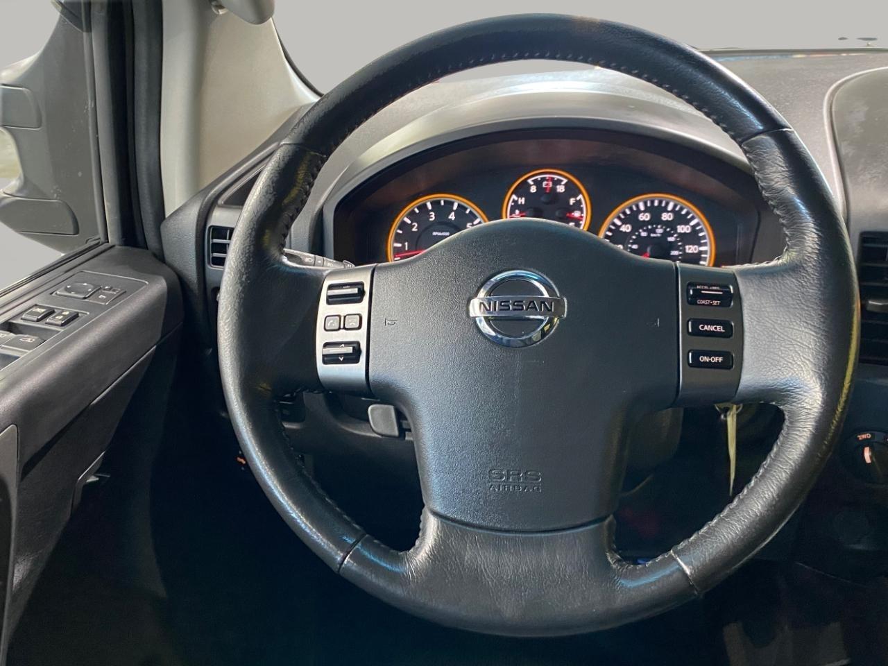 Nissan Titan SV Crew Cab 4WD 2012