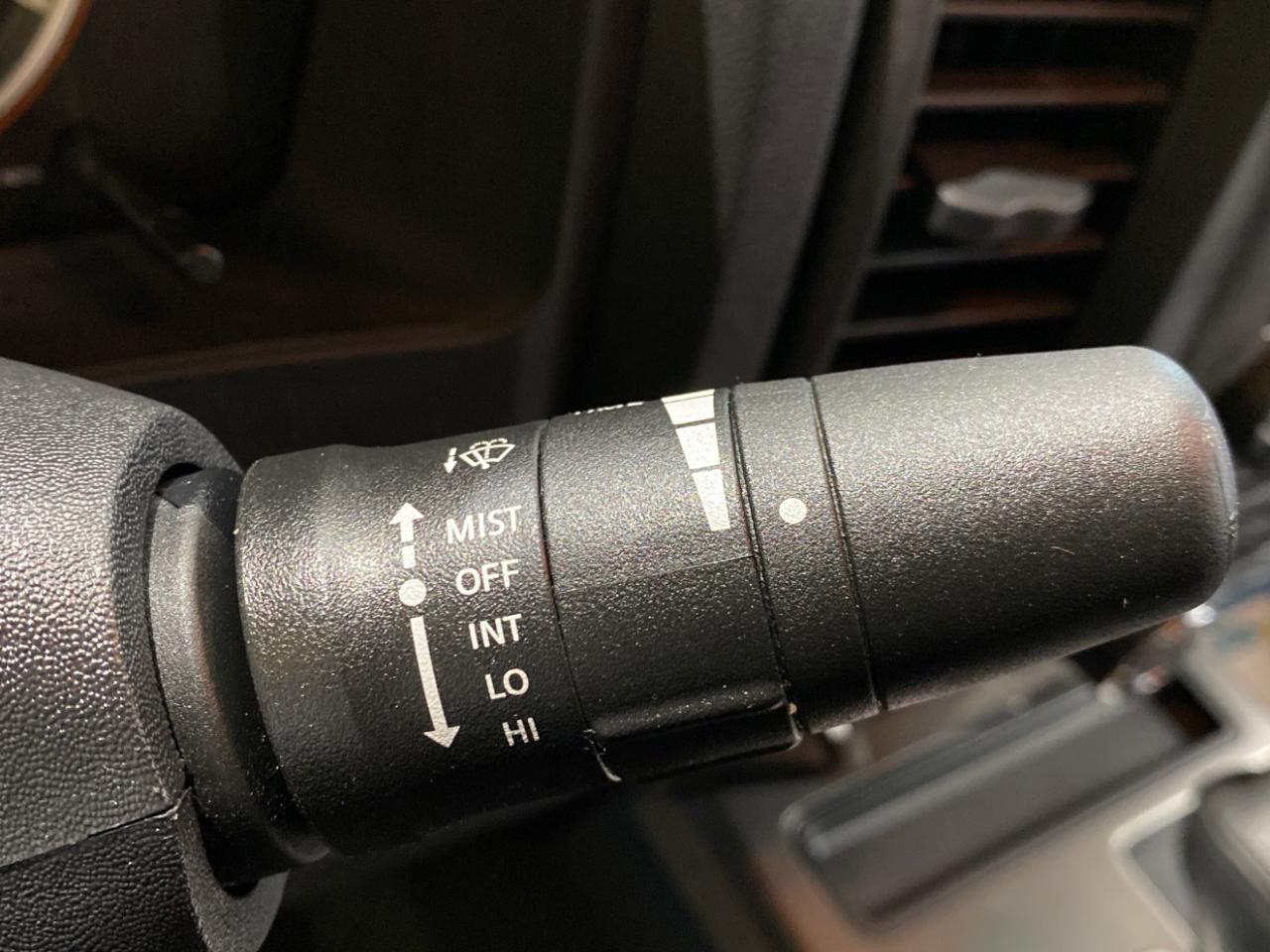 Nissan Titan SV Crew Cab 4WD 2012