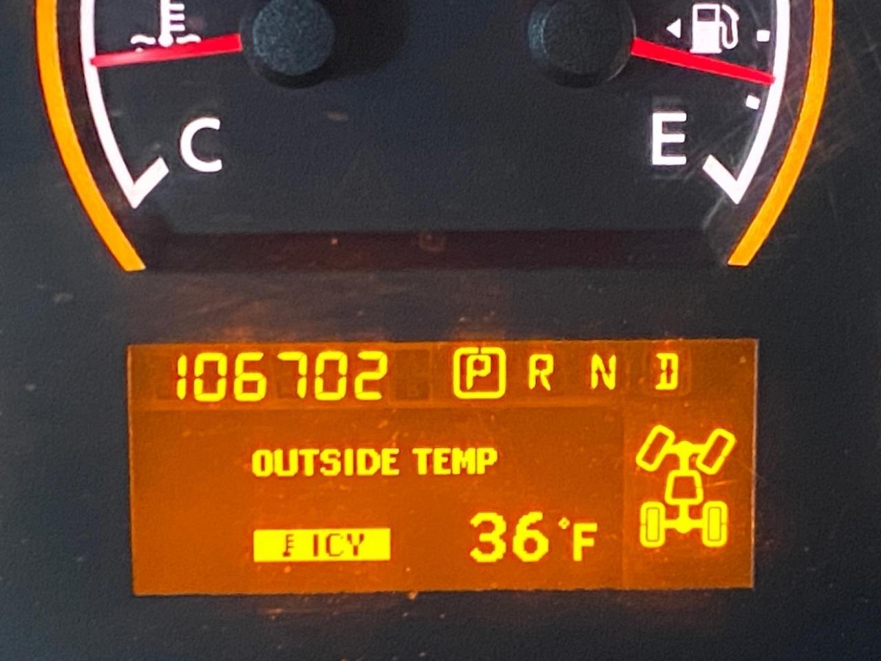 Nissan Titan SV Crew Cab 4WD 2012