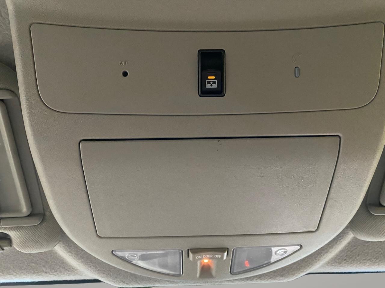 Nissan Titan SV Crew Cab 4WD 2012