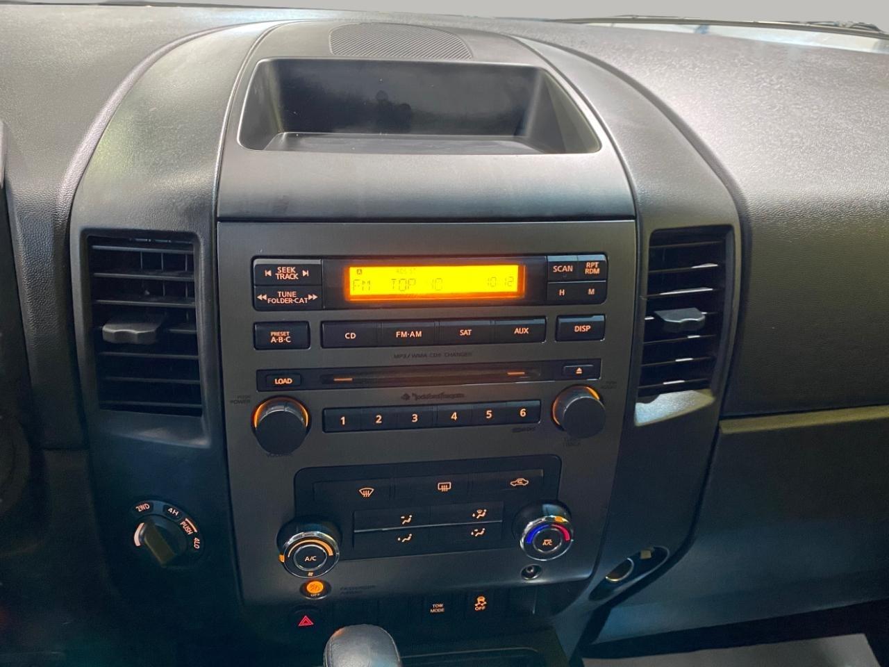 Nissan Titan SV Crew Cab 4WD 2012