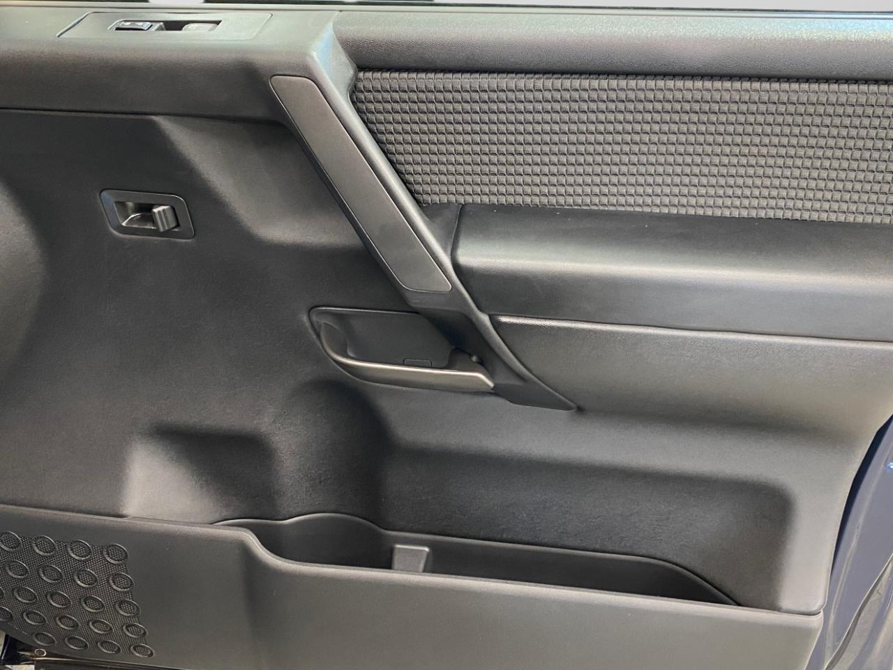 Nissan Titan SV Crew Cab 4WD 2012