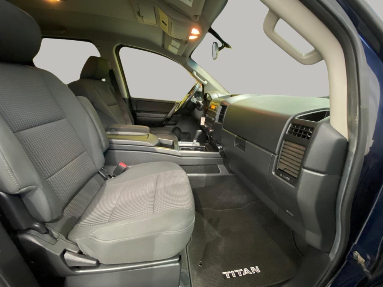 Nissan Titan SV Crew Cab 4WD 2012