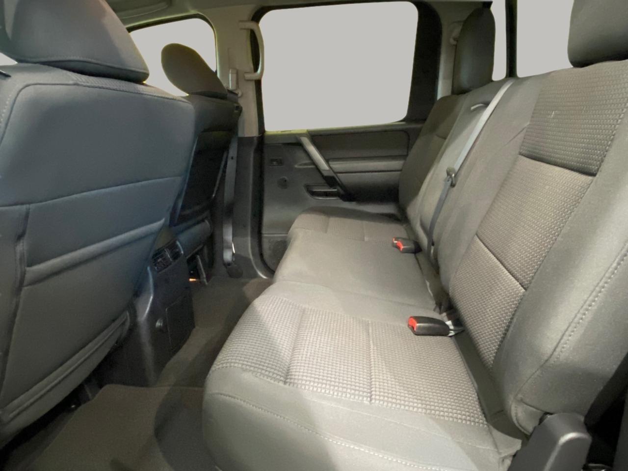 Nissan Titan SV Crew Cab 4WD 2012