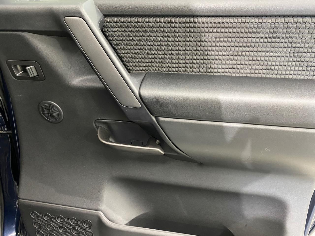 Nissan Titan SV Crew Cab 4WD 2012