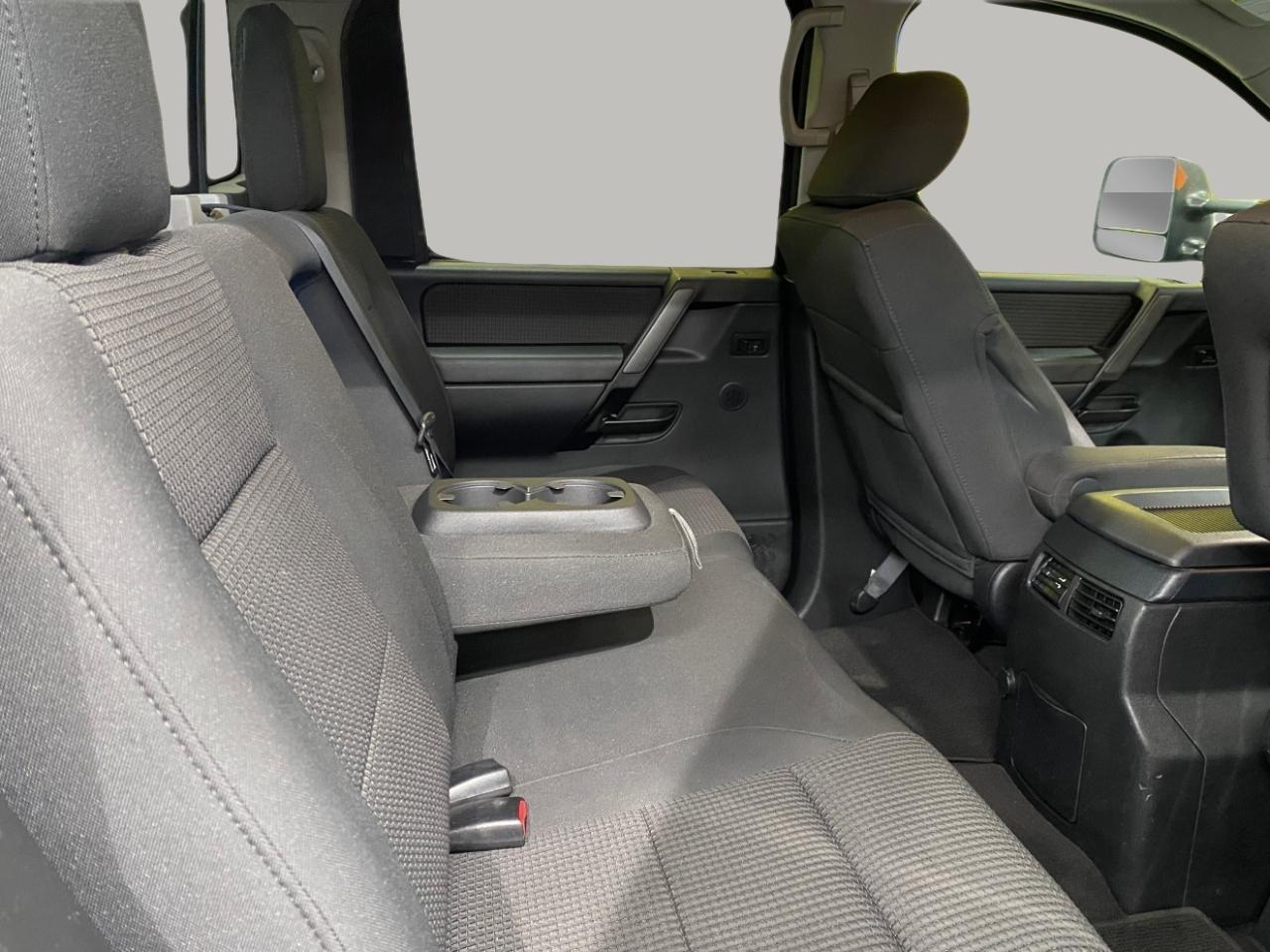 Nissan Titan SV Crew Cab 4WD 2012