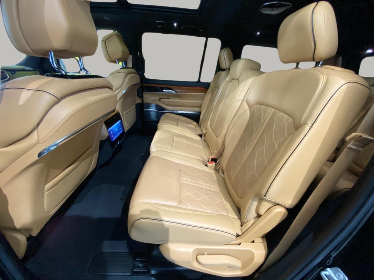 Jeep Grand Wagoneer  2022