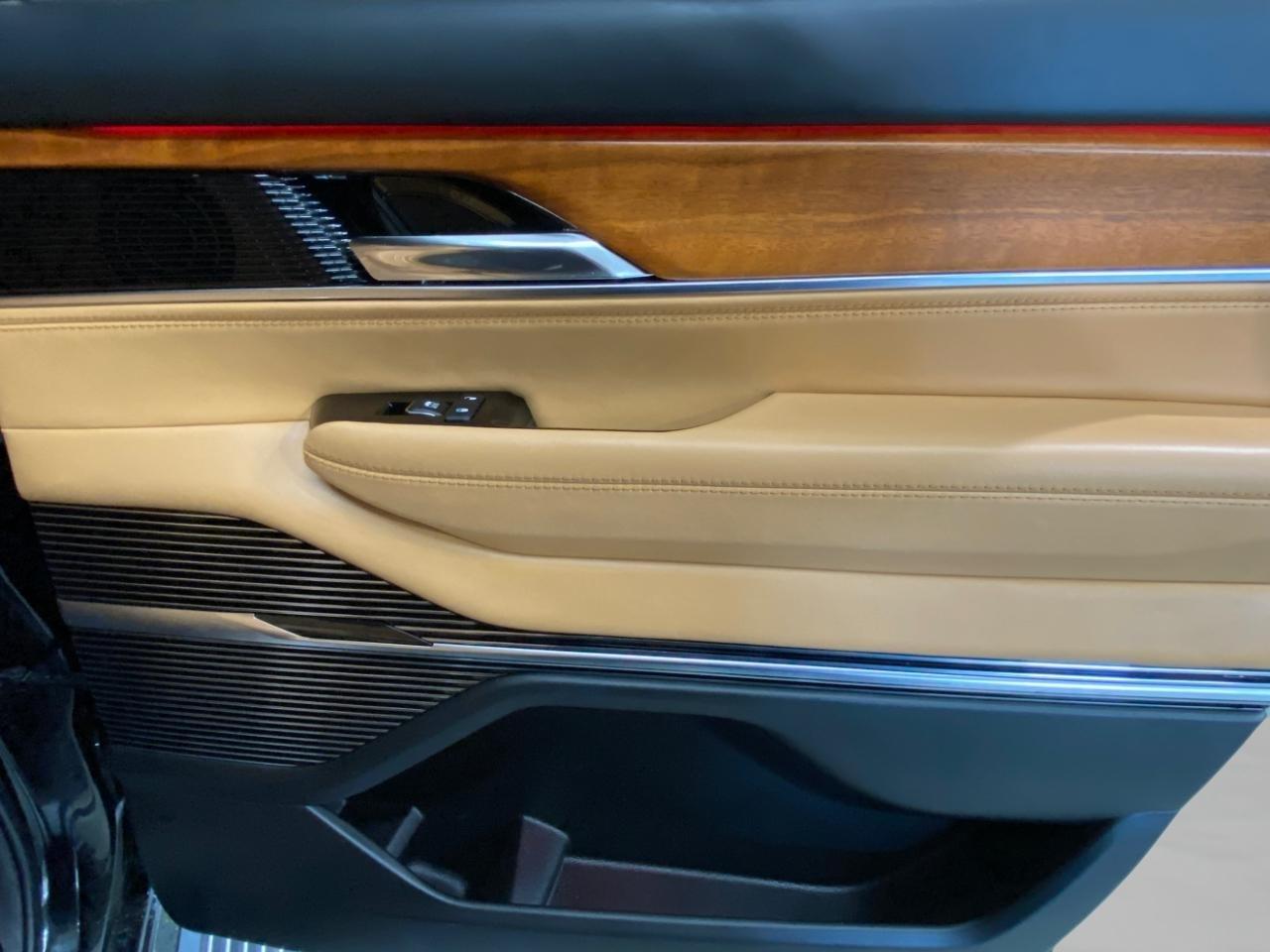 Jeep Grand Wagoneer  2022