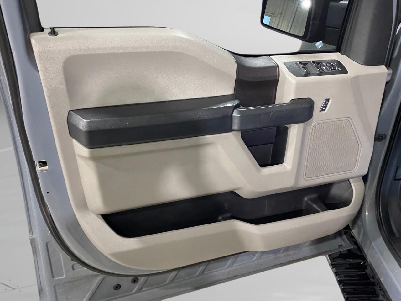 Ford F-150 XL SuperCrew Short Bed 4WD 2019