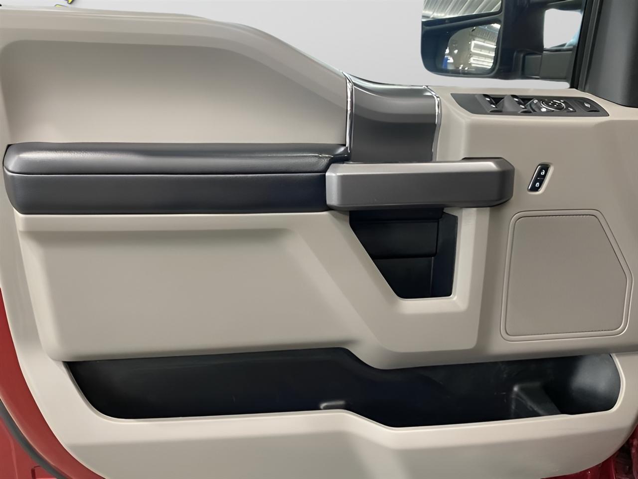 Ford F-350 SD XLT Crew Cab 4WD 2018