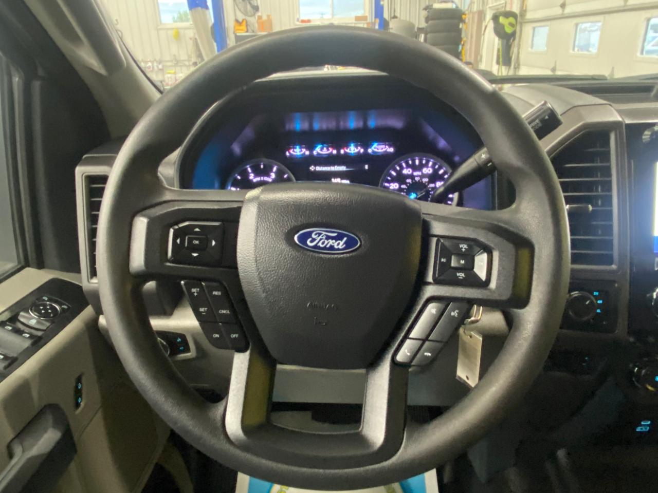 Ford F-350 SD King Ranch Crew Cab Long Bed DRW 4WD 2022