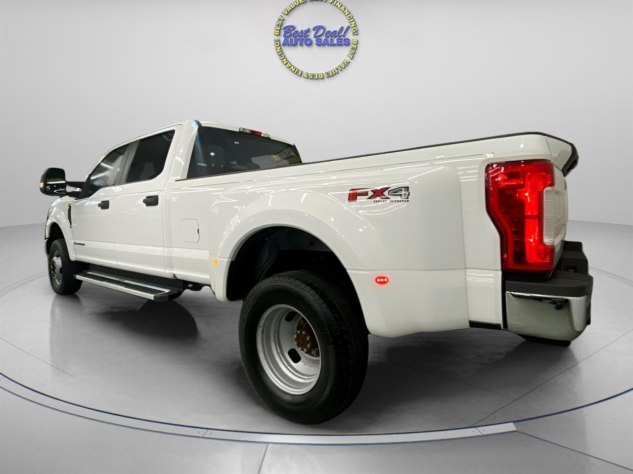 Ford F-350 SD XL Crew Cab 4WD DRW 2022