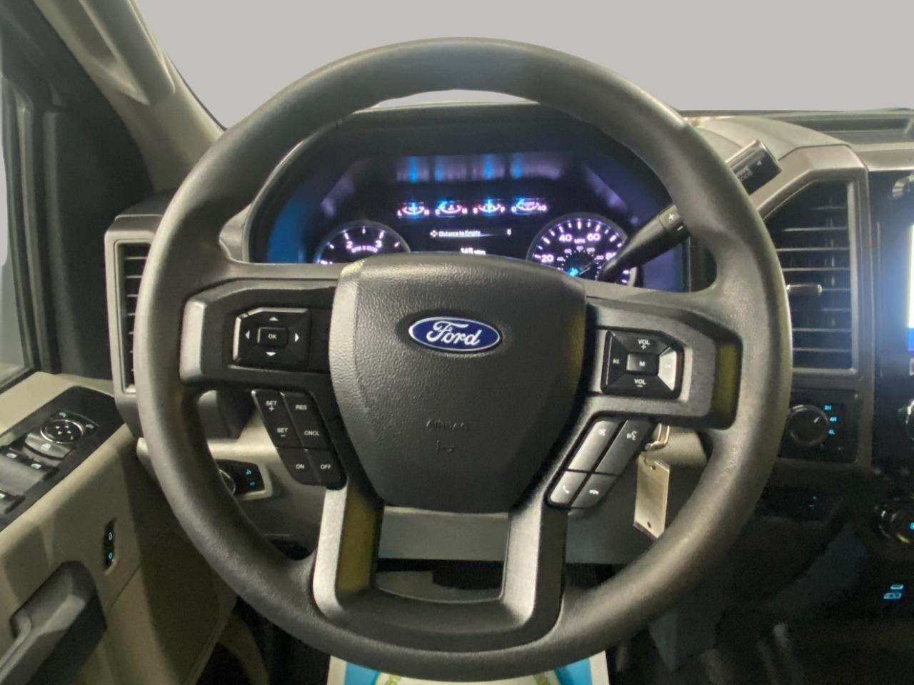 Ford F-350 SD XL Crew Cab 4WD DRW 2022