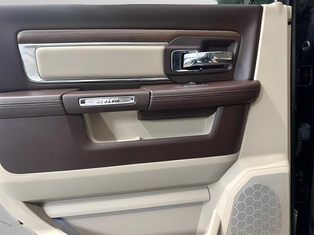 RAM 1500 Laramie Crew Cab 4WD 2016