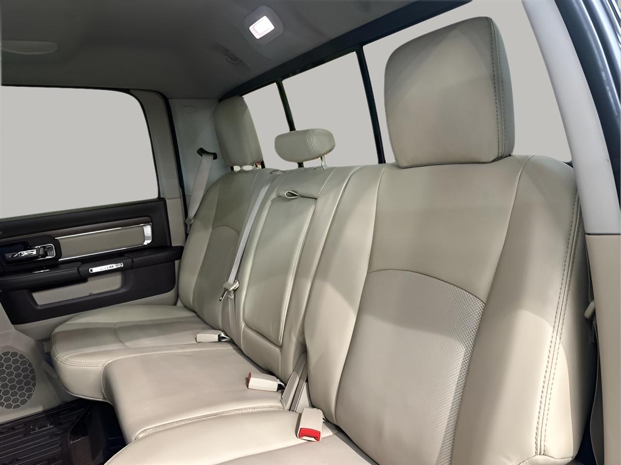 RAM 1500 Laramie Crew Cab 4WD 2016