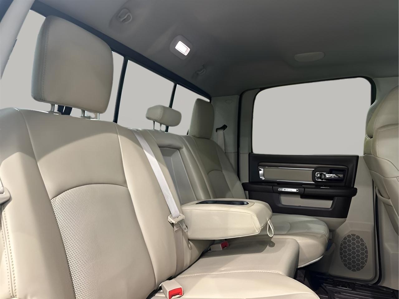 RAM 1500 Laramie Crew Cab 4WD 2016