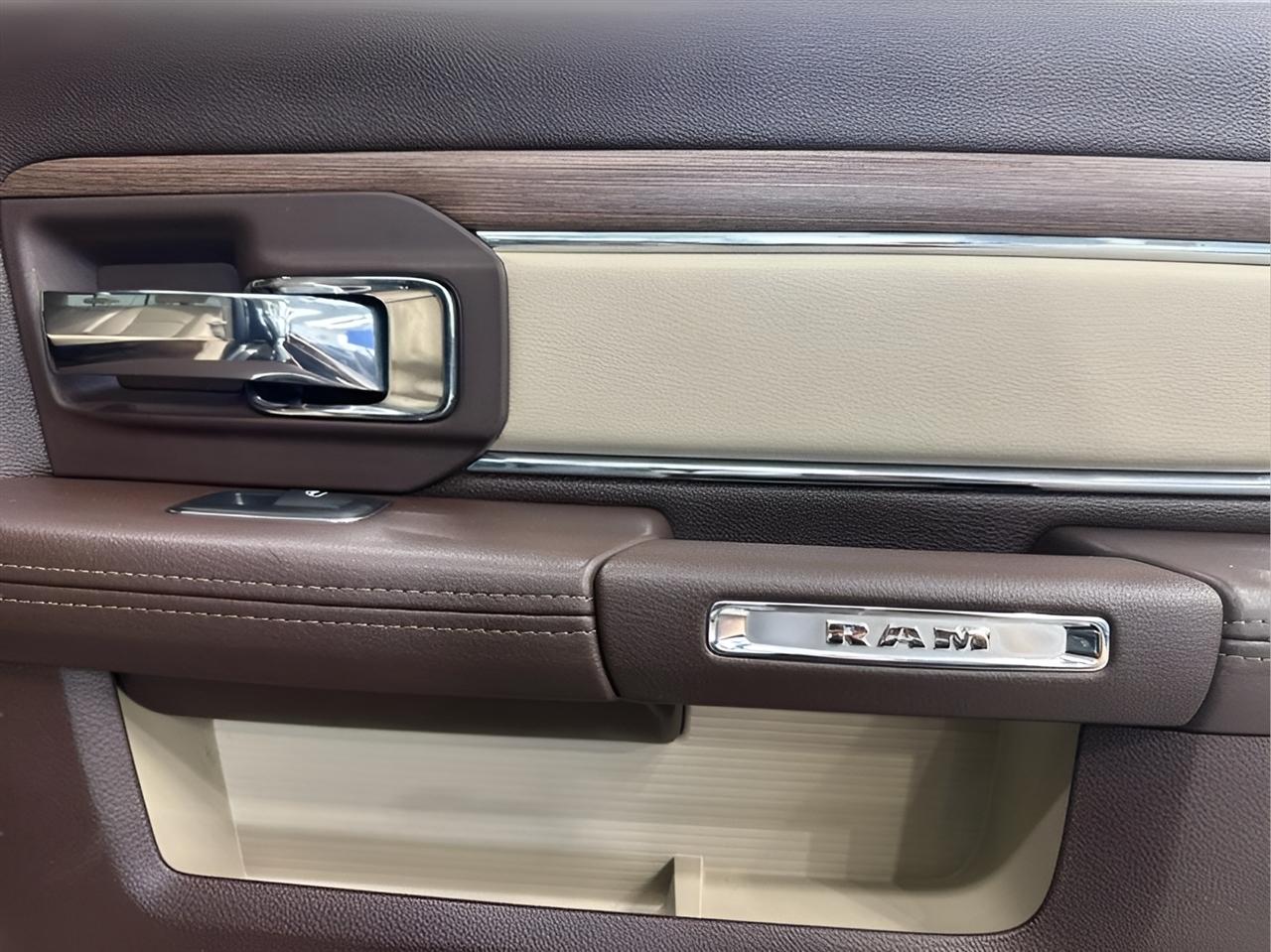 RAM 1500 Laramie Crew Cab 4WD 2016