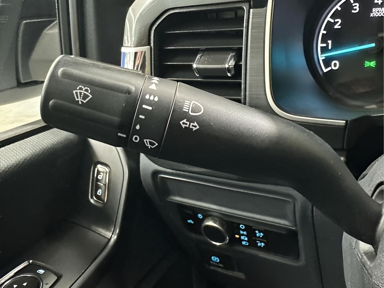 Ford F-150 XL SuperCrew 4WD 2023