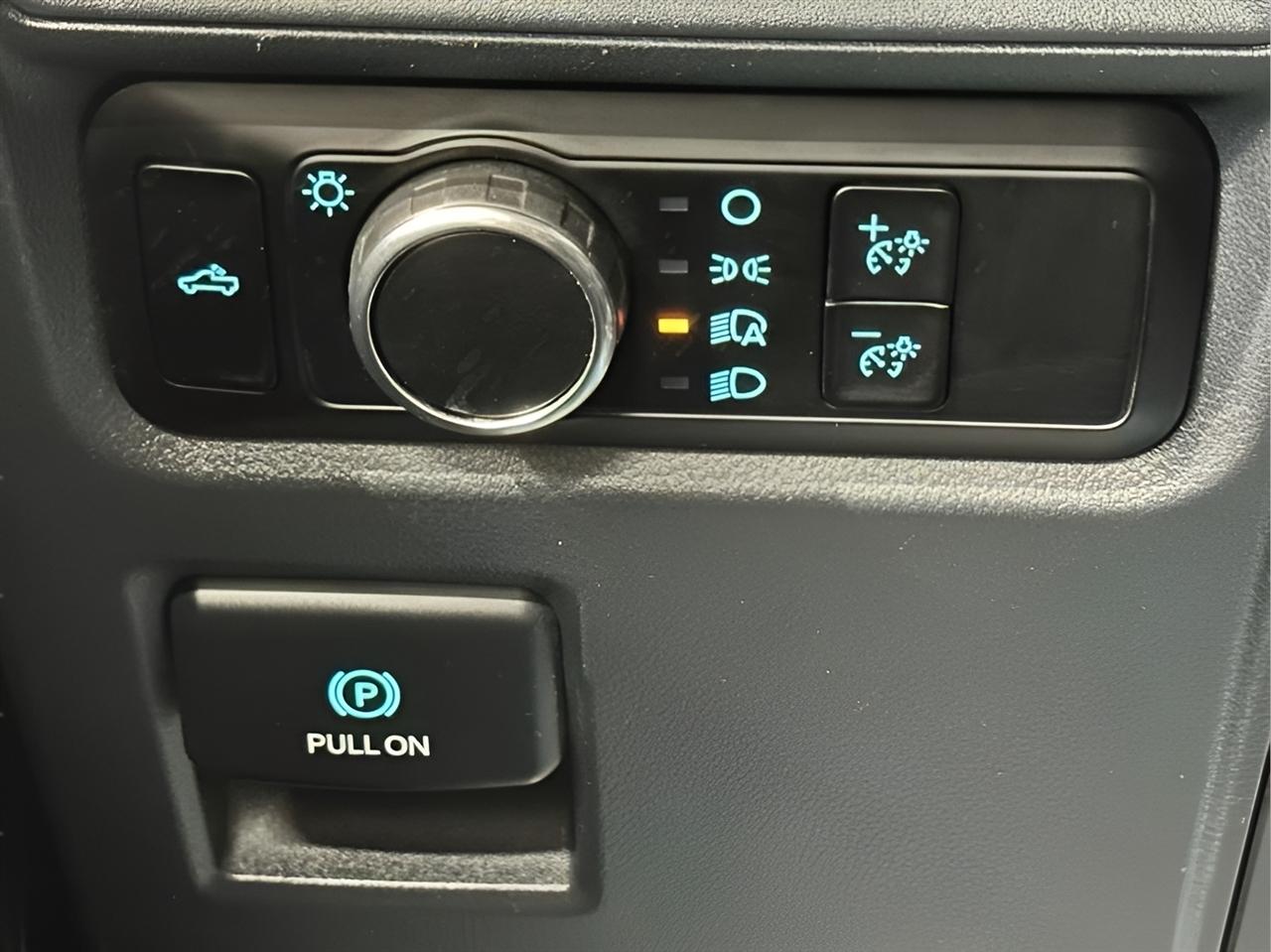 Ford F-150 XL SuperCrew 4WD 2023