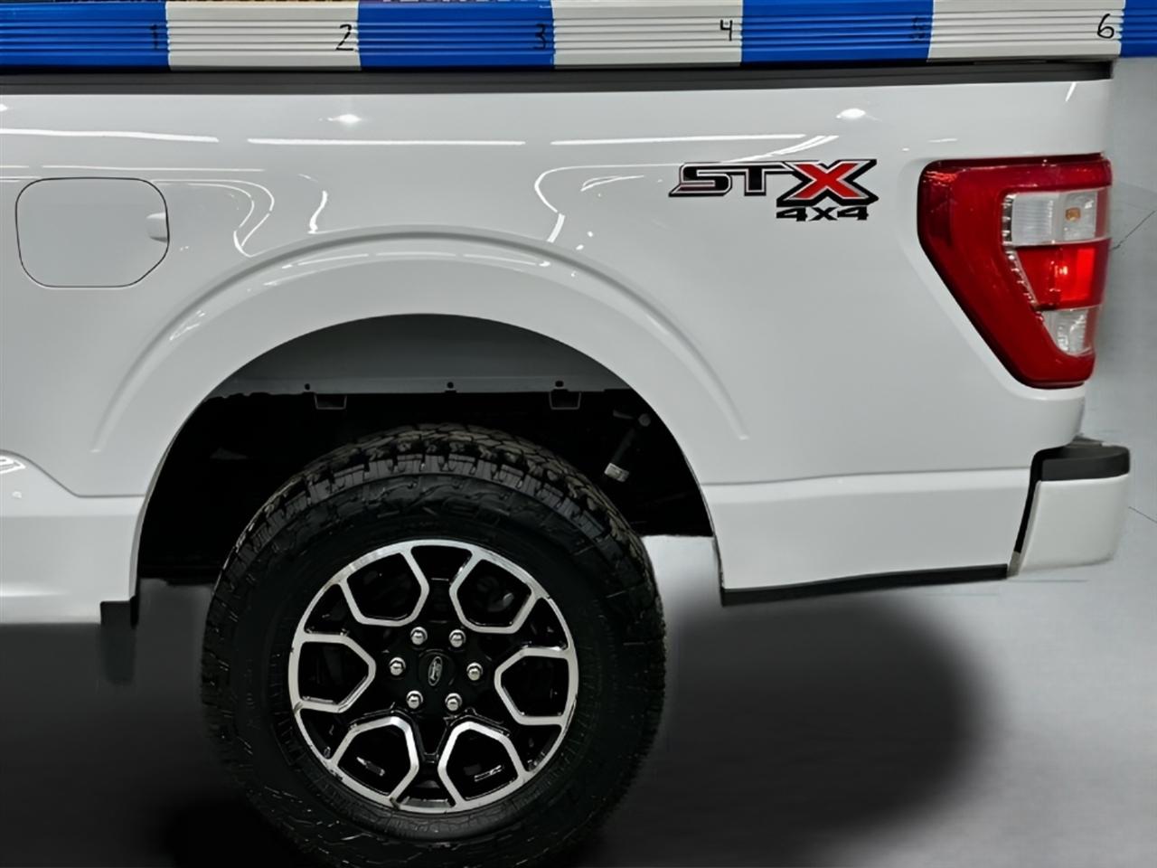 Ford F-150 XL SuperCrew 4WD 2023