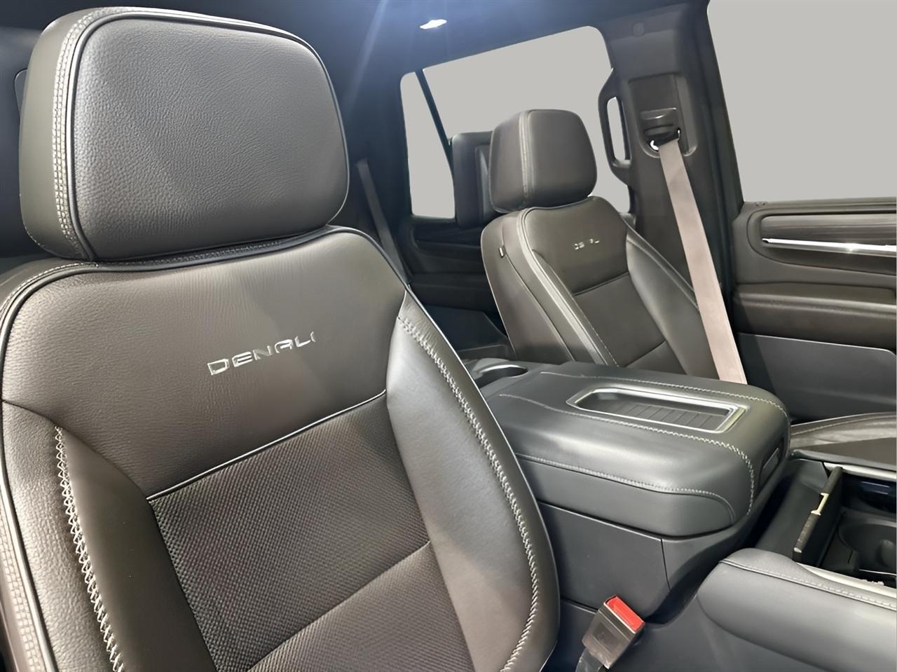 GMC Yukon Denali 4WD 2022